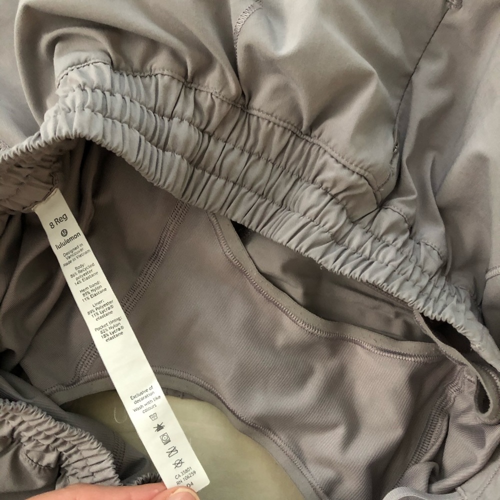 Lululemon hotty hot shorts 2.5” dark chrome size 8 - Picture 5 of 8